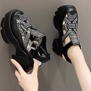 【送料無料】 サンダル 2色 靴 シューズ ゴツゴツ 厚底 タンクソール ラウンドトゥ 丸トゥ キラキラ 飾り PU レザー 通気性 エレガント 可愛い 大人可愛い きれいめ シンプル カジュアル シック コンサバ 華やか 大人 上品 おしゃれ 主役級 こなれ感 高見え 高級感 無地 夏 レディース 女性用 ママ 20代 30代 40代 デート お出かけ 女子会 お呼ばれ 休日 お茶会 授業参観 垢抜け デイリーユース 普段使い ファッション コーデ スタイル 楽ちん 歩きやすい スタイルアップ