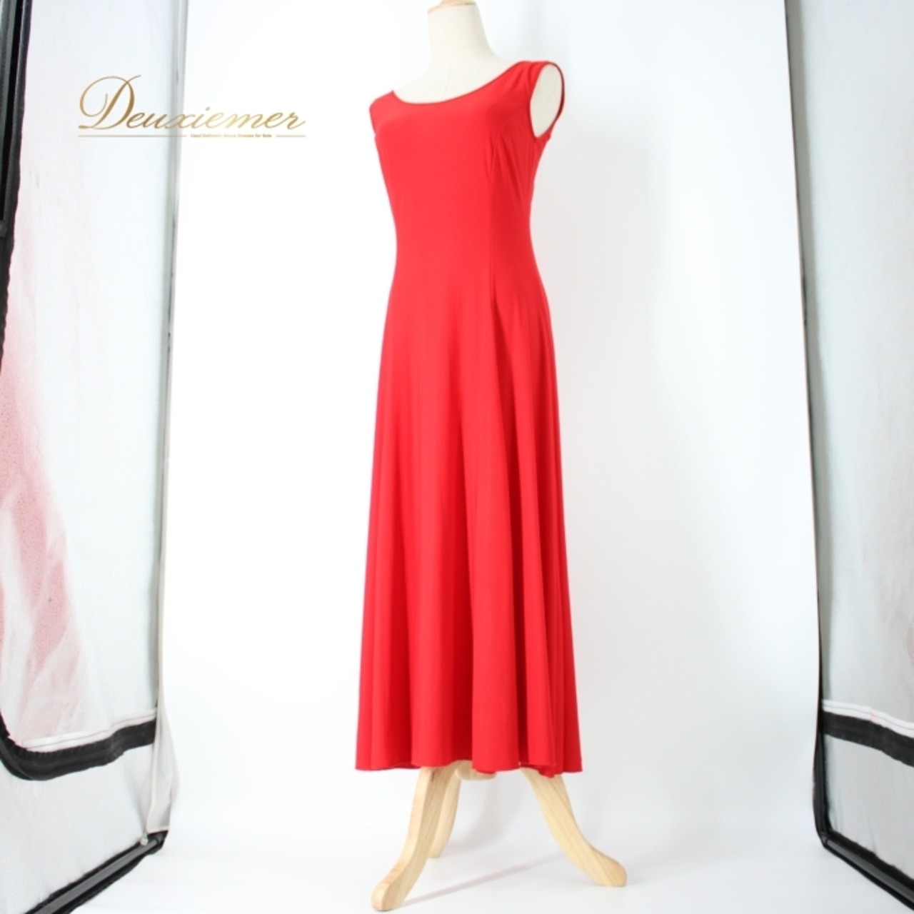 社交ダンス 衣装 スタンダード ドレス ワンピース レッスンウェア パーティドレス 無地 シンプル レッド系 Leirena レイリーナ ノースリーブ 赤 ワンピース 夏 ショートスリーブ カジュアル フィット感 レディース 高級感 着やすい ストレッチ おしゃれ 謝恩会 ダンスパーティー フォーマル セミフォーマル パーティー用 体型カバー メンズも着用可 ティアードスカート コンサート用