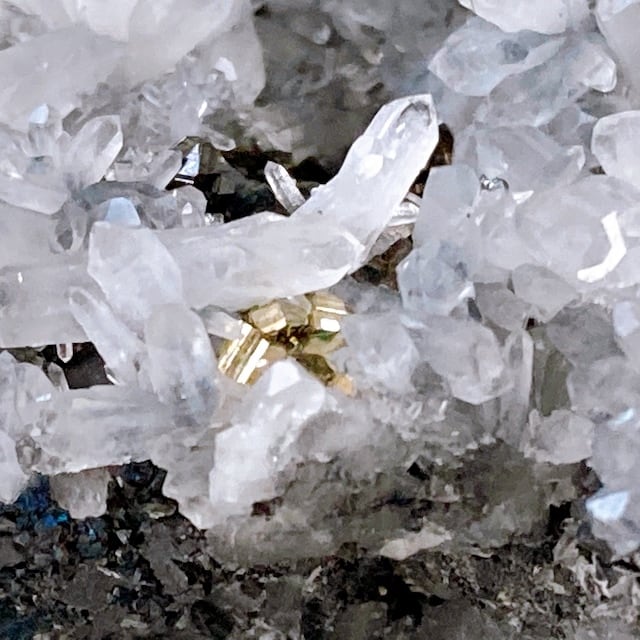 ルーマニア産 パイライト共生水晶クラスター | 天然石・パワーストーン