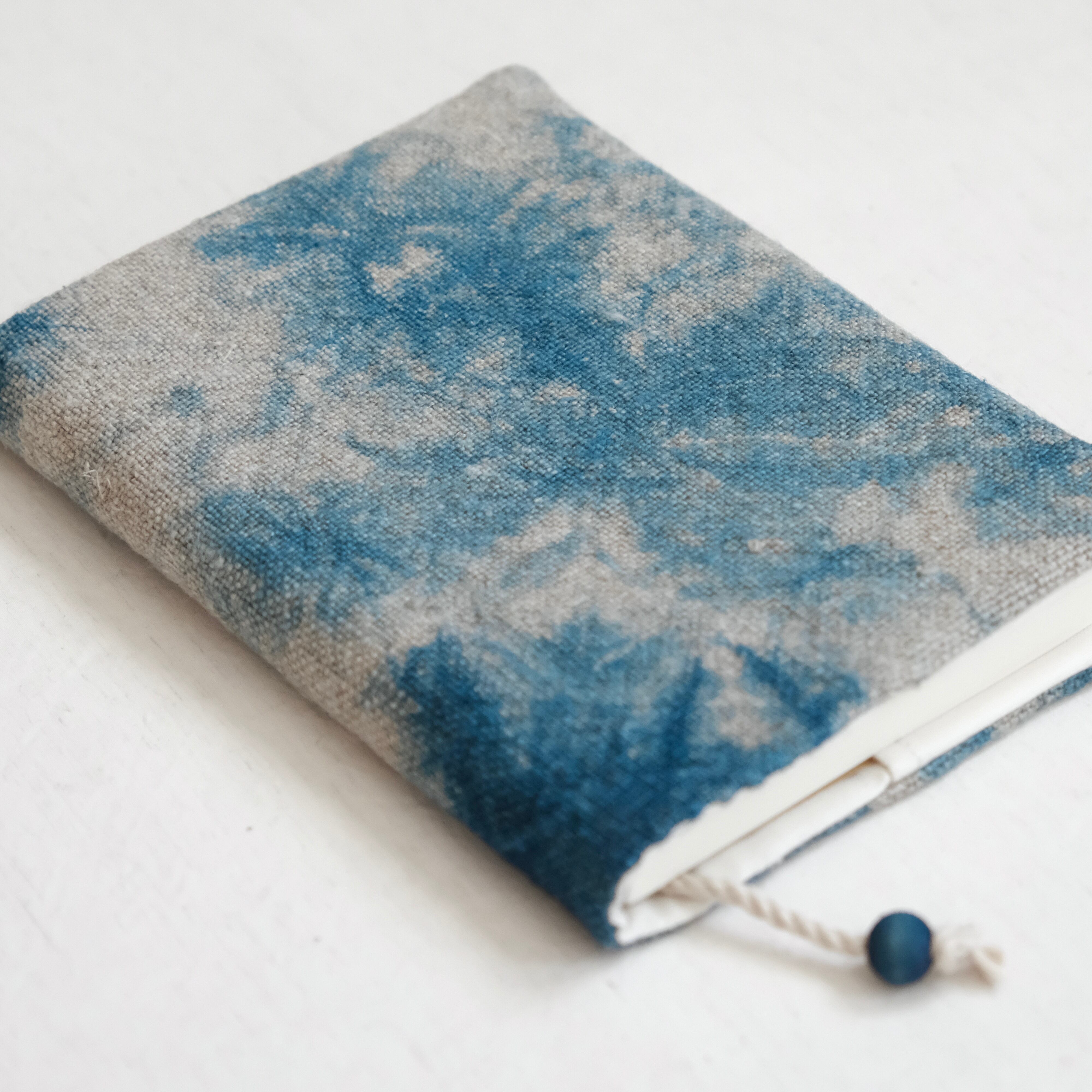 藍染めリネンのブックカバー〈 斑 〉 #03