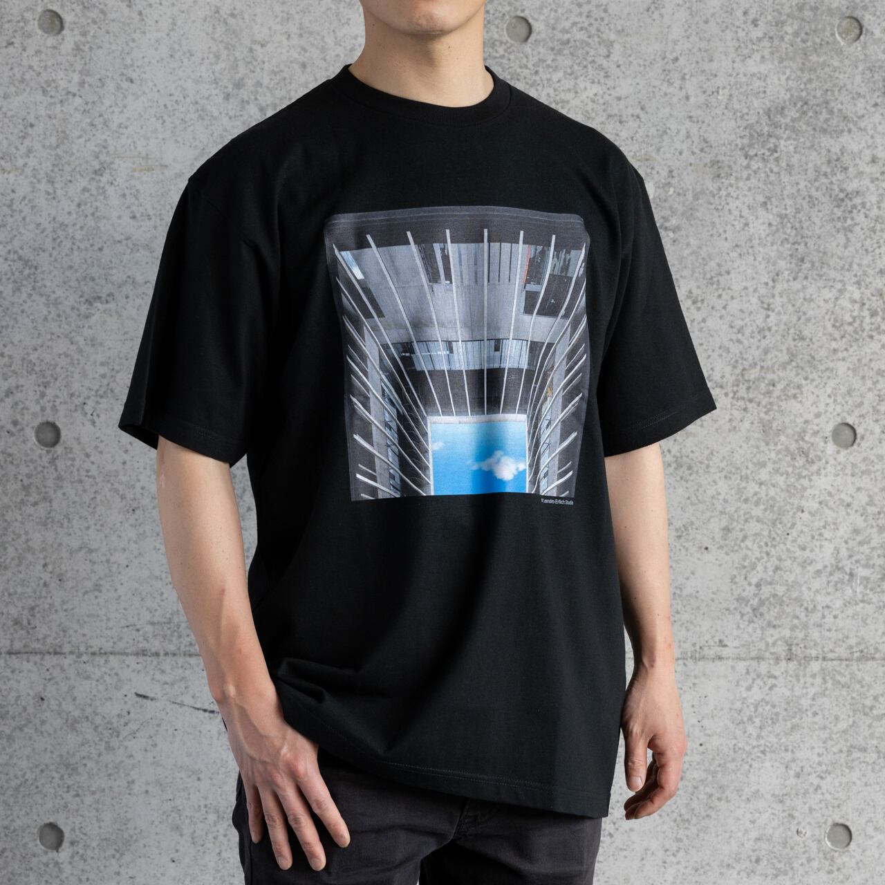 Tシャツ（黒）〈レアンドロ・エルリッヒ Palimpsest：空の池〉/T-shirt