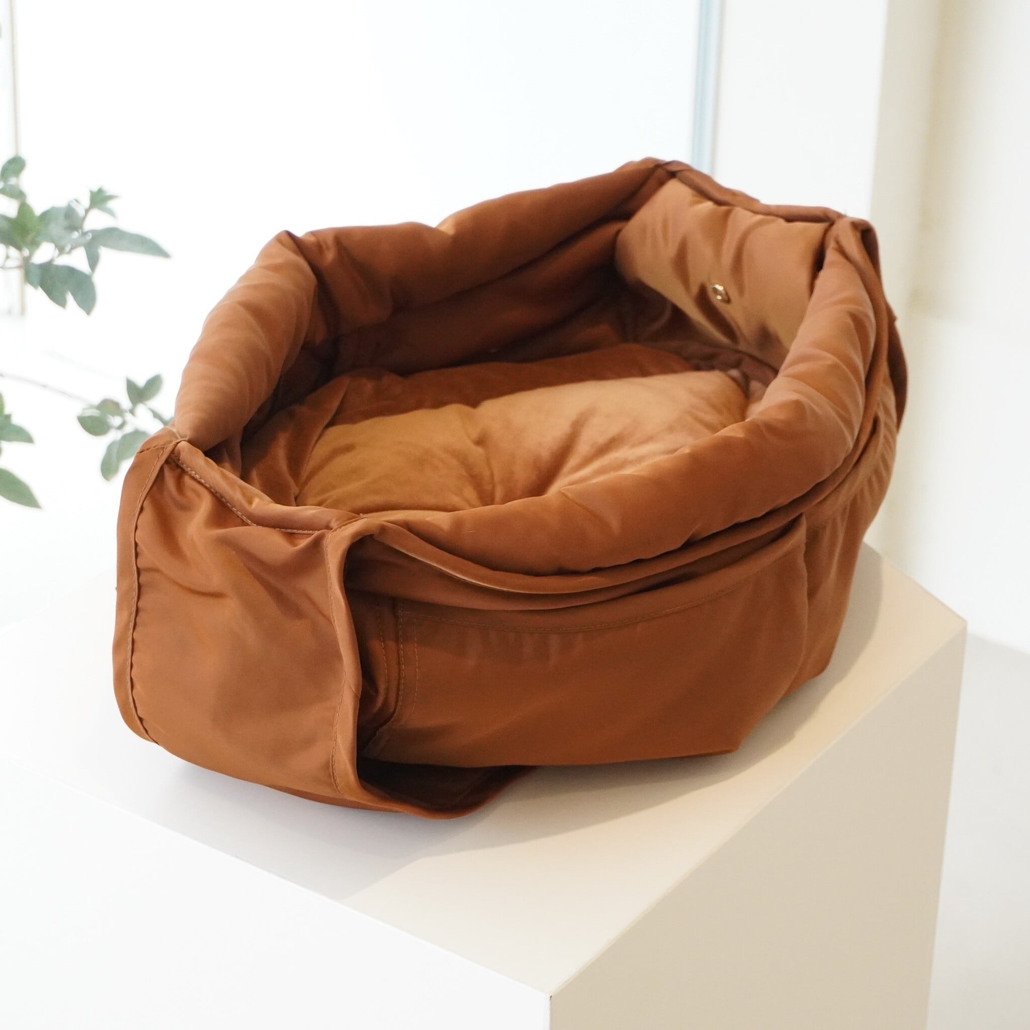 ote. sling bed bag CAMEL | ote.