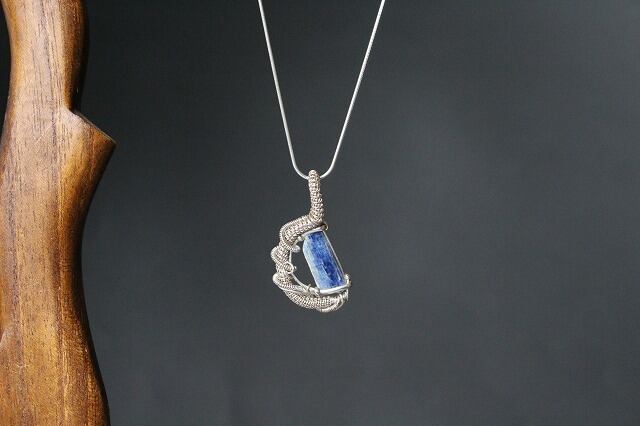 Kyanite silver925 wirewrapping pendant