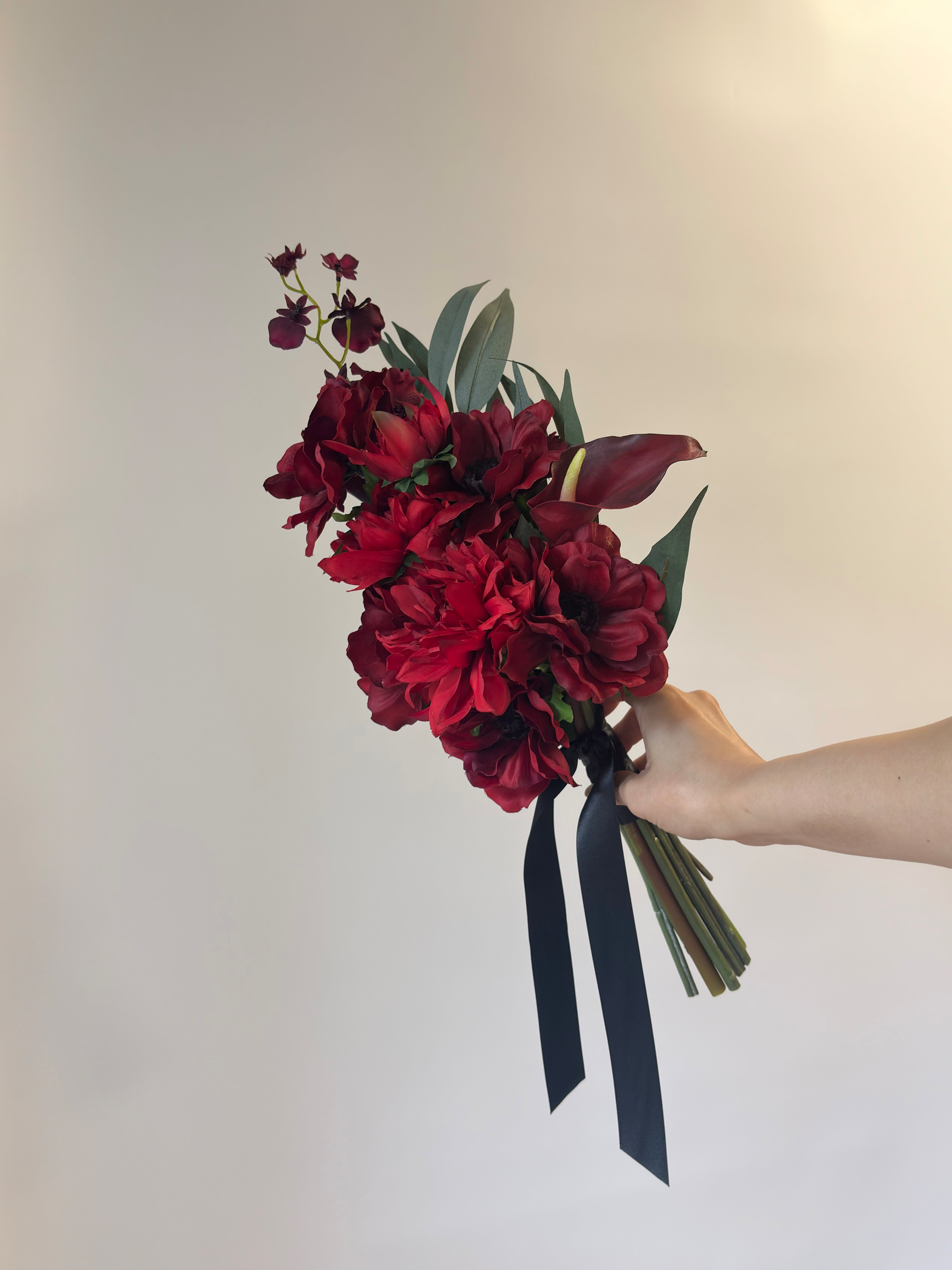 ブートニア付】ボルドーカラーの造花ウェディングブーケ｜シックな結婚