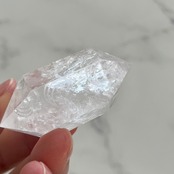 クリアクォーツダブルポイント*クォーツインクォーツ*月と星のカービング*天然石インテリア*ダブルターミネーテッド*置き物*DT1