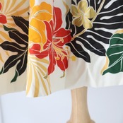 フラダンス 衣装 パウスカート ホワイト系 ハイビスカス柄 モンステラ柄 プルメリア柄 ハワイアンプリント アロハ フラ ダンス レッスン 練習 華やか 鮮やか カラフルプリント かわいい おしゃれ レッド系 ブラック系 グリーン系 ベージュ系 オレンジ系 ゴールド系 ファッション リゾート 薄手 柔らかい