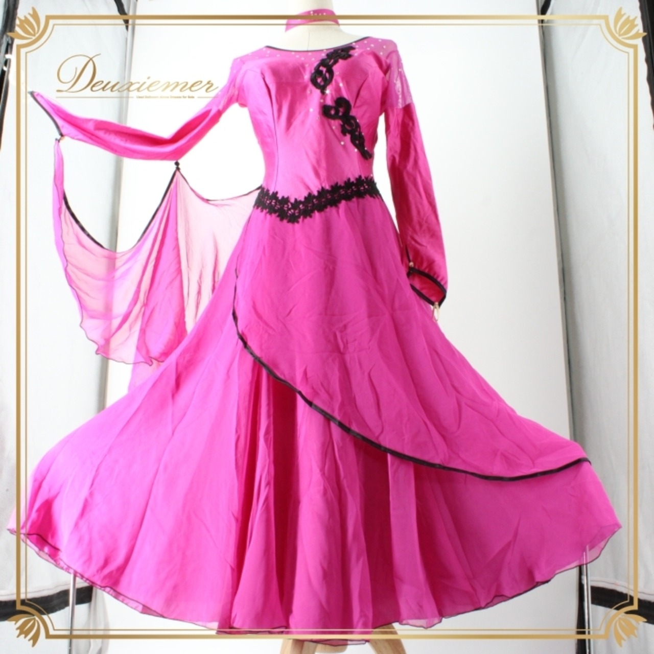 社交ダンス 衣装 スタンダード ドレス ワンピース パーティドレス Sanline サンリーヌ 紫 パープル系 ブラック系 黒 ラインストーン レース 軽やか フロート付き 日本製 伸縮性あり 便利なファスナー 光るデザイン おしゃれ 結婚式 発表会 ダンスパーティー 楽しい衣装 フェスティバル 輝く素材 高品質 ポリエステル ナイロン ポリウレタン