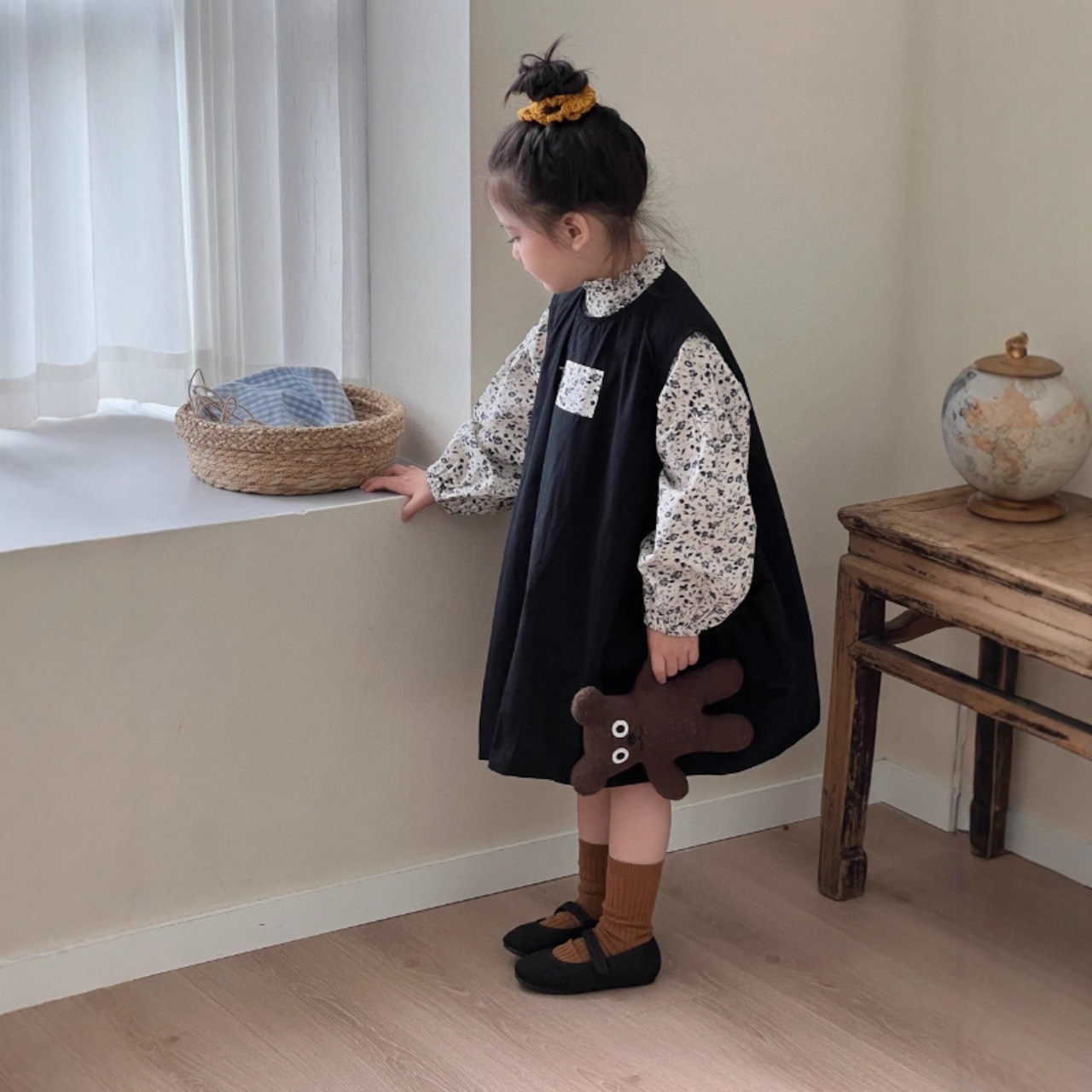 秋小花柄ブラウス&黒ベストドレスセット