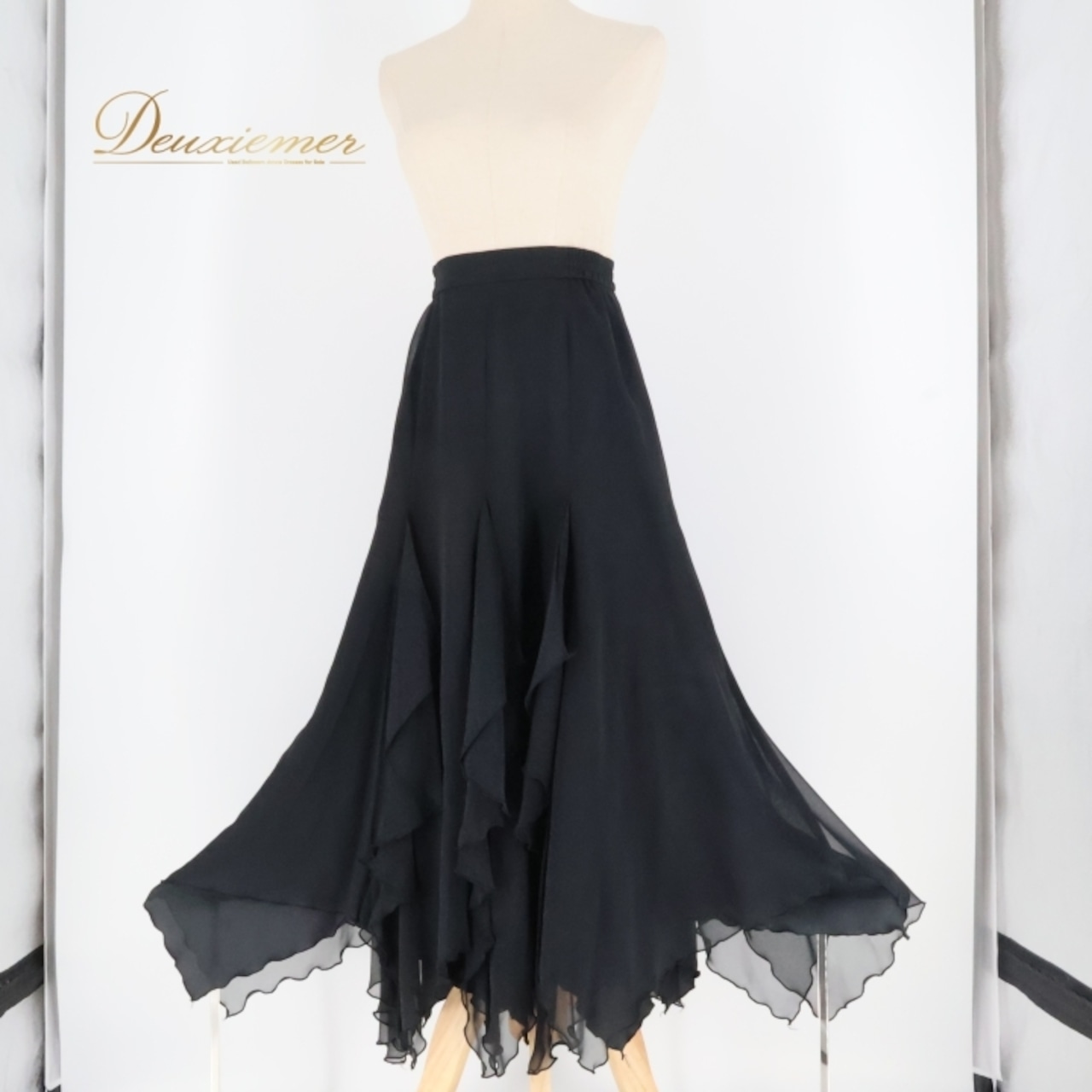 社交ダンス 衣装 スカート ブラック系 チャコット Chacott レッスン 練習 レッスンウェア 練習着 透け感 フリル 黒 無地 チュール かわいい 華やか おしゃれ 上品 大人っぽい 軽やか ふんわり 日本製 フレアスカート 動きやすい お洒落 コーディネート ダンスウェア スポーツウェア 柔らかい 大人用 シンプル