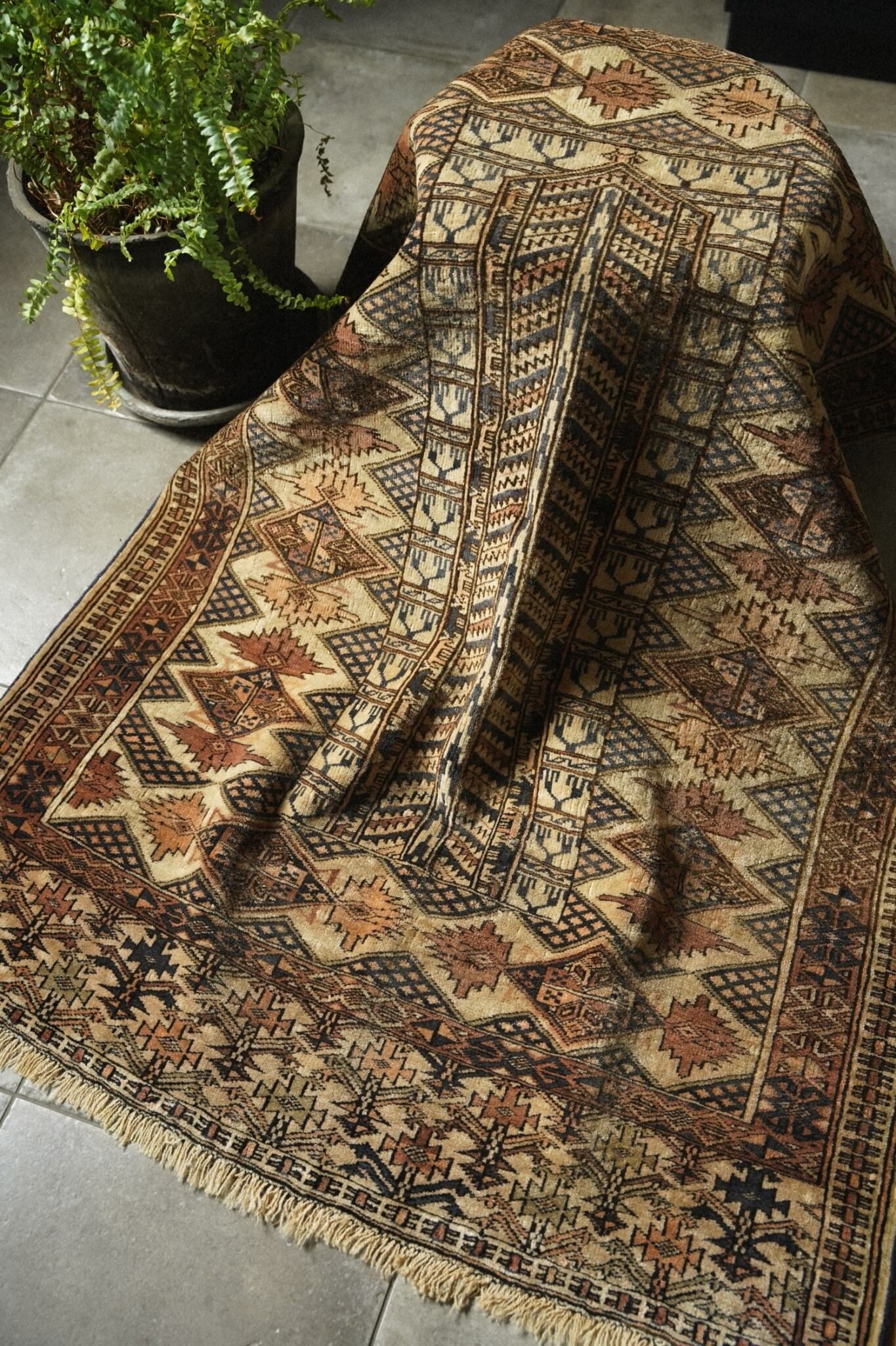 1559-Vintage Baluch rug