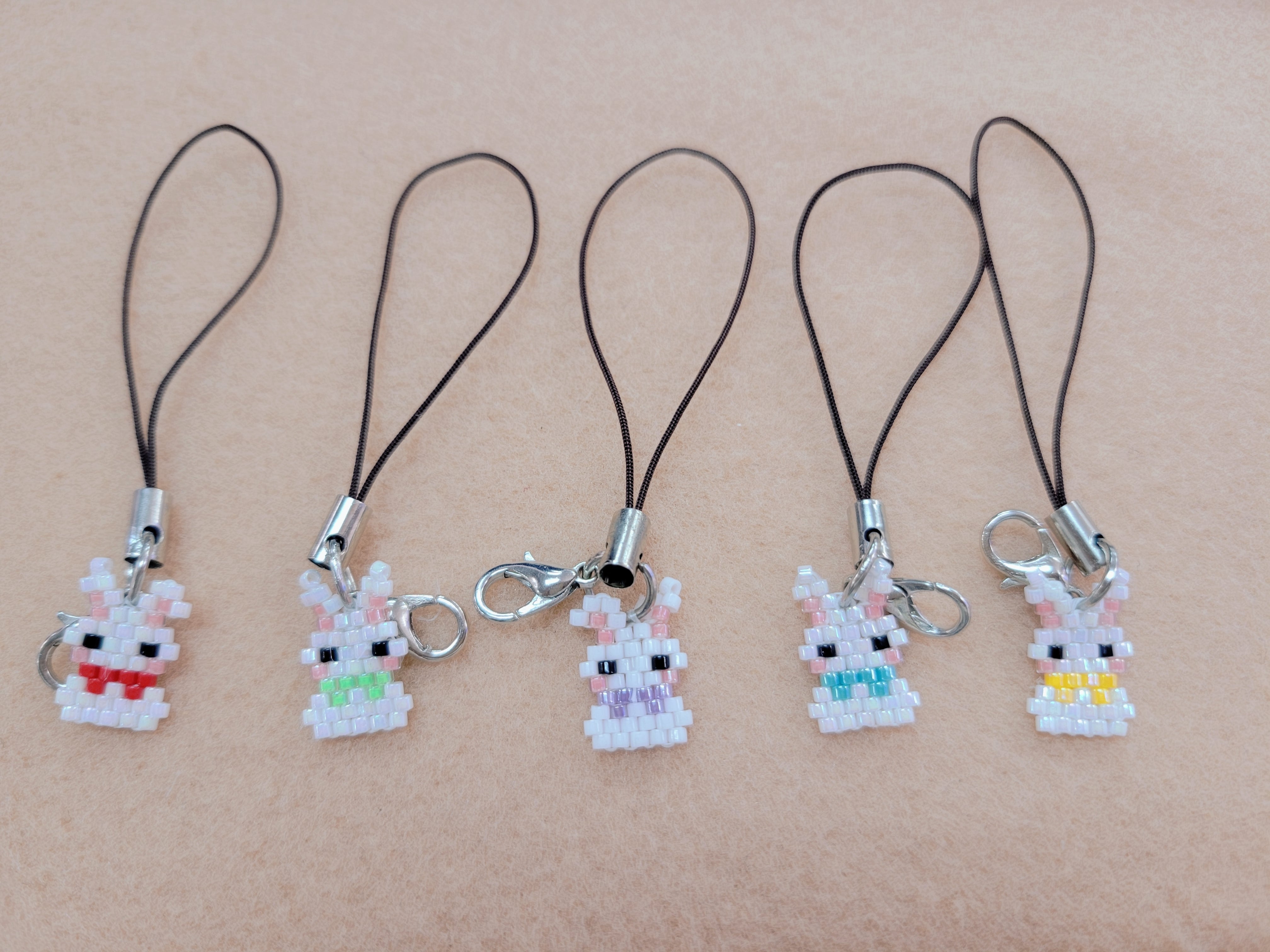 ハンドメイド ビーズ キーホルダーうさぎ
