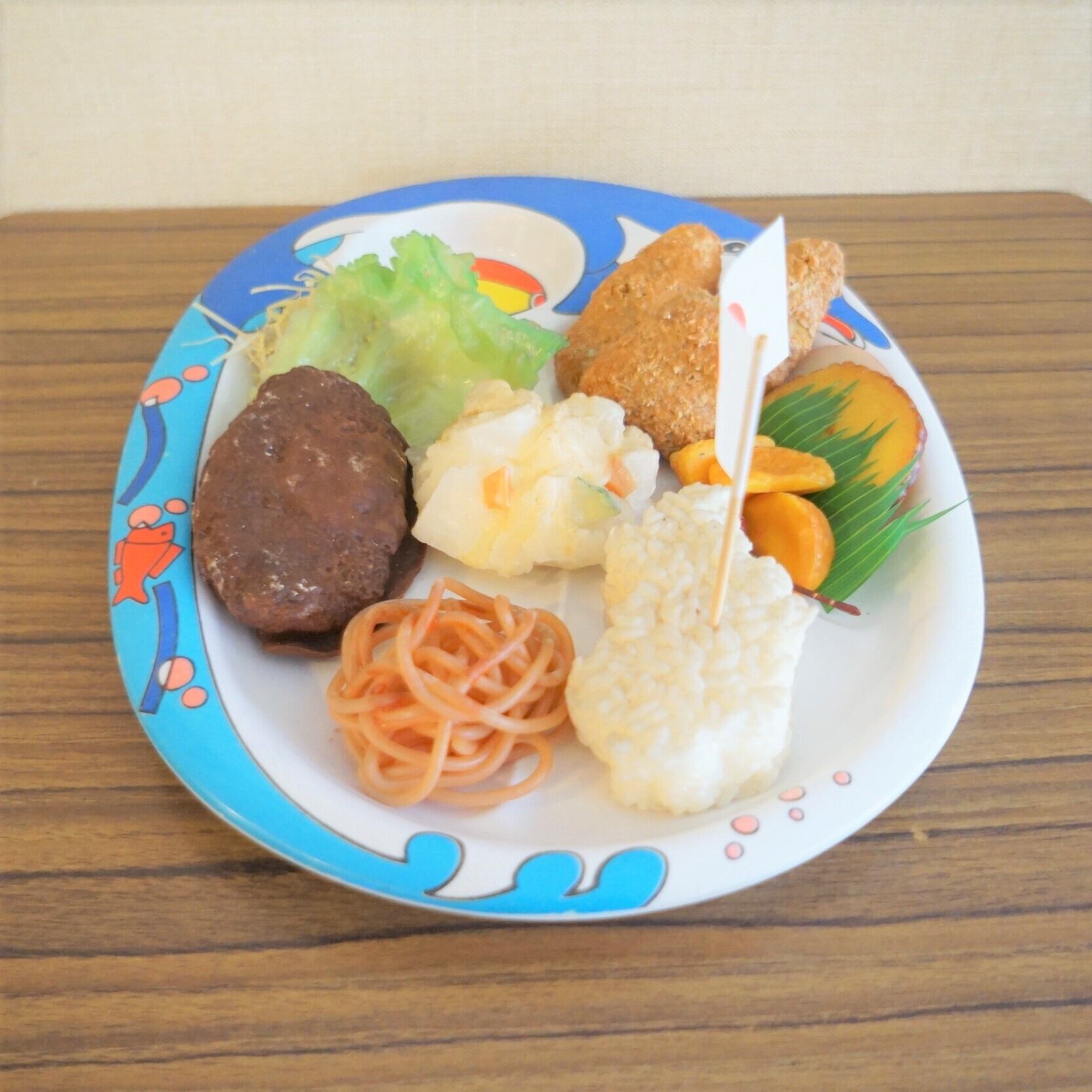 お子さまプレートの食品サンプル（食券プレートつき） | 純喫茶家具の