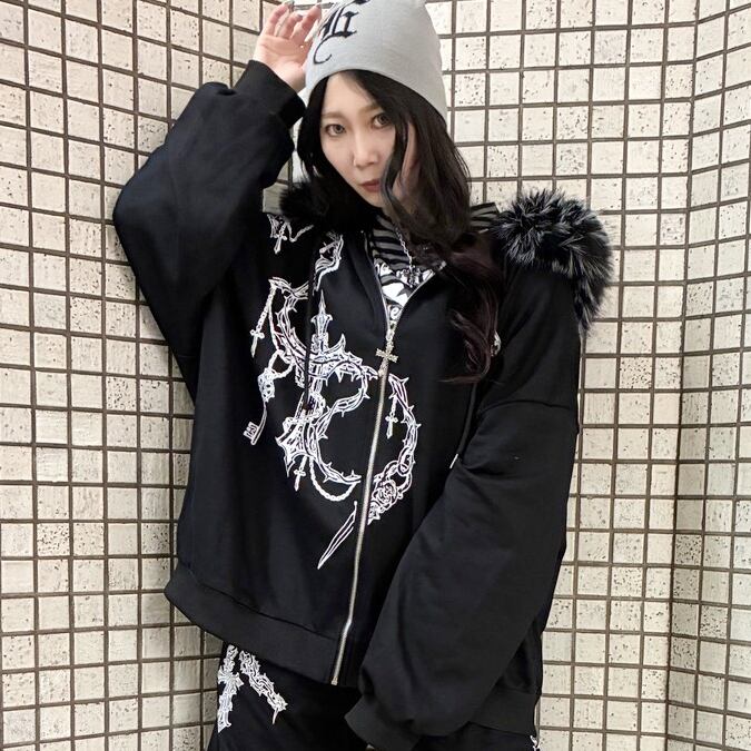 【近日発売予定】クロスチェーンプリント ファーZIPパーカー