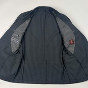 上下 TAKEO KIKUCHI タケオキクチ NIKKE MAF生地 ストライプ テーラードジャケット スラックス スーツ 2/ダークグレー系 メンズ