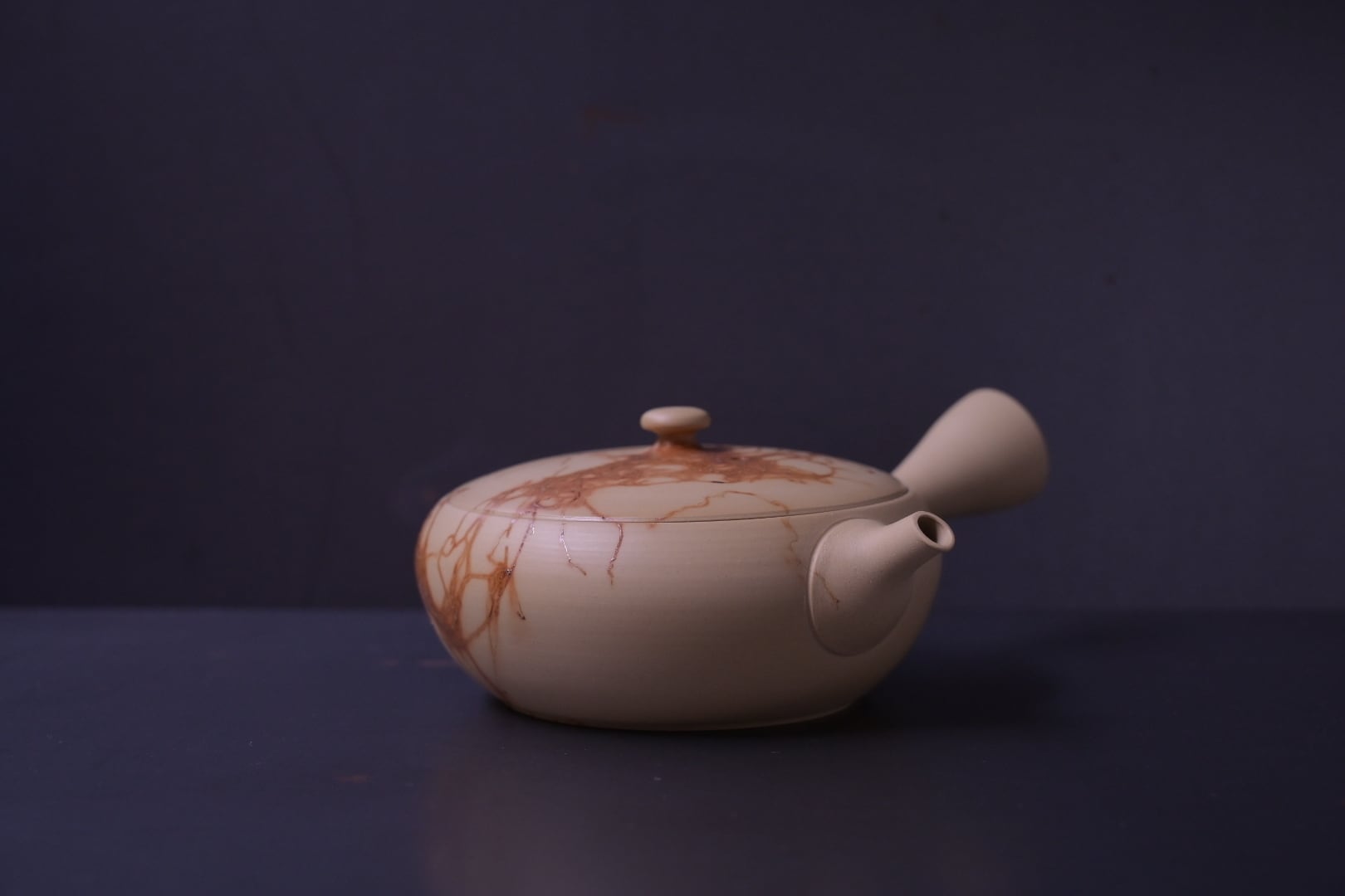 水野博之 白泥藻焼急須（平） | 鎌倉倶楽部 茶寮