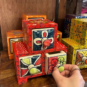 India Blue Pottery Mini 3-Drawer Unit　インド　ブルーポタリ3ドロワーチェスト　凸型　レッド　引き出し　置物　玄関収納　メヘンディアート　鍵入れ　印鑑入れ　ハンドメイド