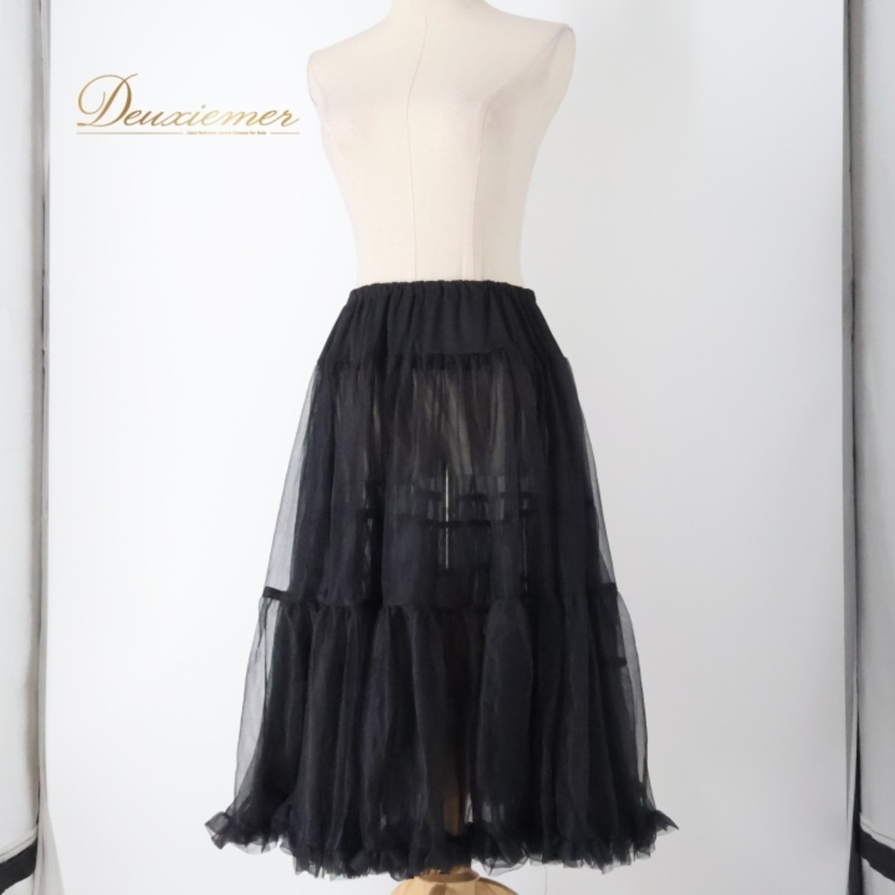 フラダンス 衣装 ペチコート パニエ チュール エミカ ブラック系 Emika かわいい フリル ボリューム ふんわり ふわふわ 黒 シンプル ハワイアン アロハ フラ ダンス レッスン 練習 おしゃれ ブラックチュール ボリュームスカート パニエスカート