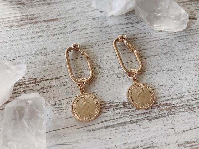 Gold coin square earring