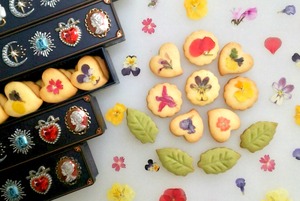 お花の宝石箱クッキー缶