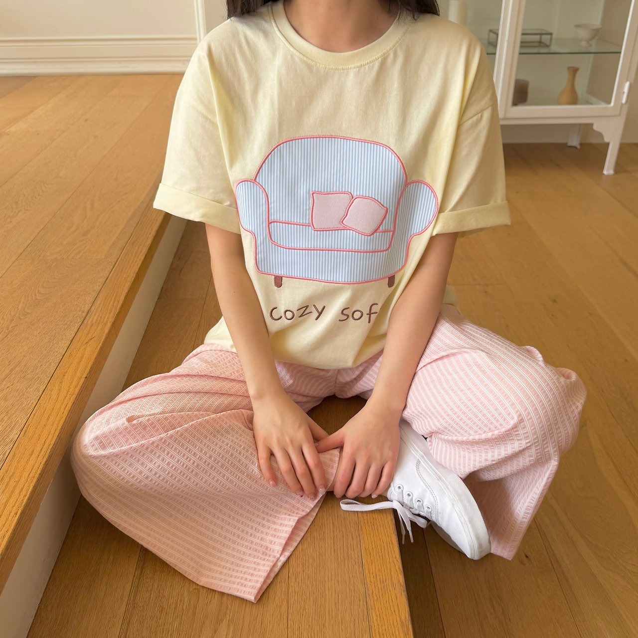 [ninibello] ADULT) Cozy Sofa Short sleeve T-shirt / [니니벨로] ADULT)코지쇼파반팔티