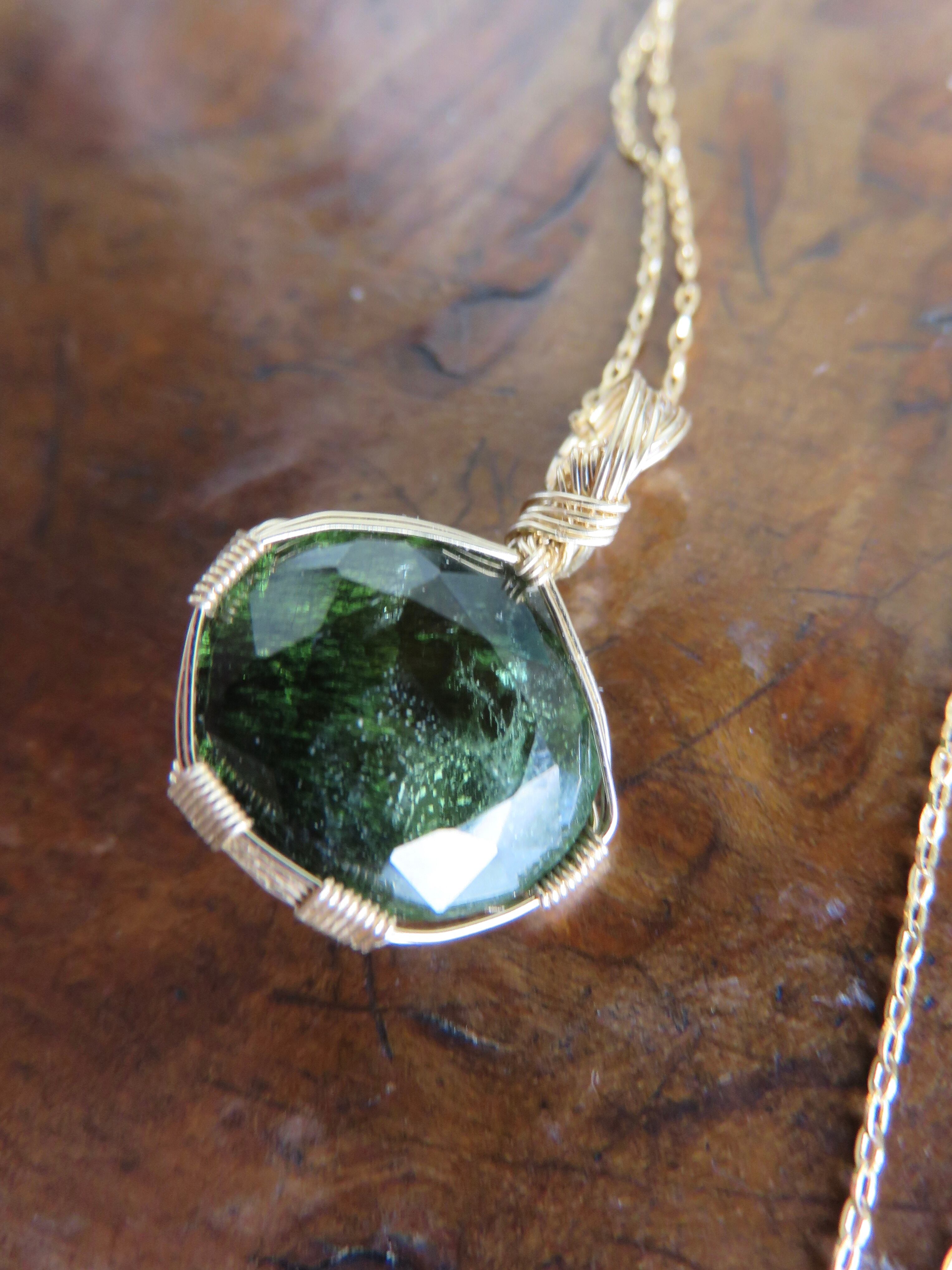 8月誕生石】ルチルペリドット(5.8ct)女神巻き®︎ペンダントトップ