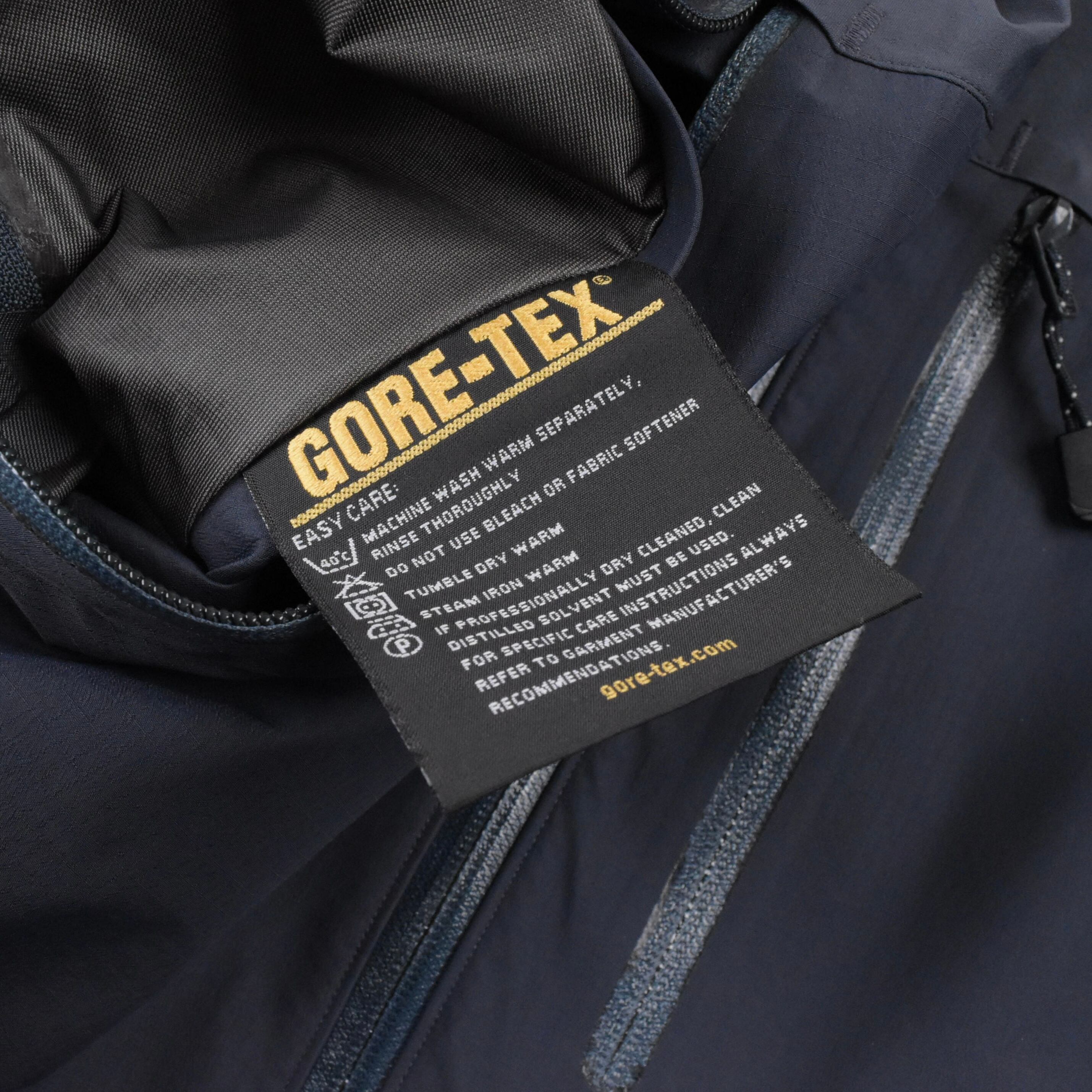 ARC'TERYX THETA AR JACKET ''CINDER'' | PLAIRE