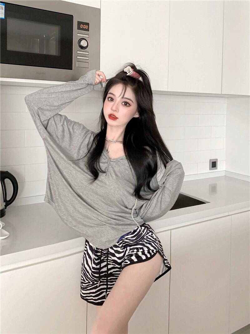 Tシャツ シャツ ルーズグレーフードオータム ロング 秋物 ブラックストロベリース54877082221