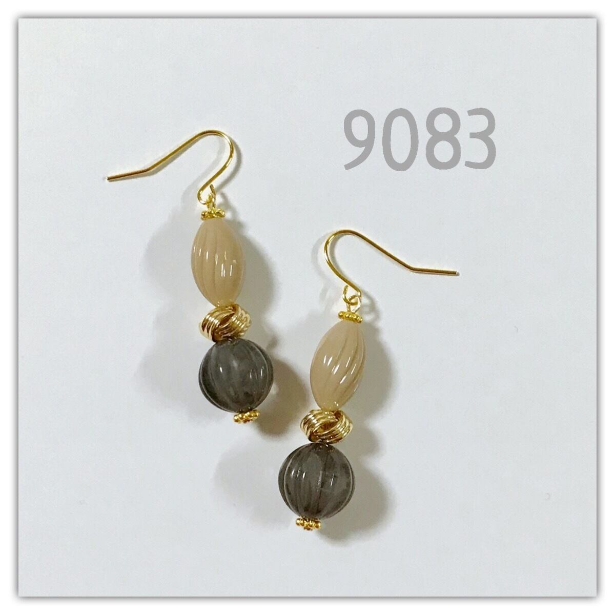 アクリルビーズピアス 90