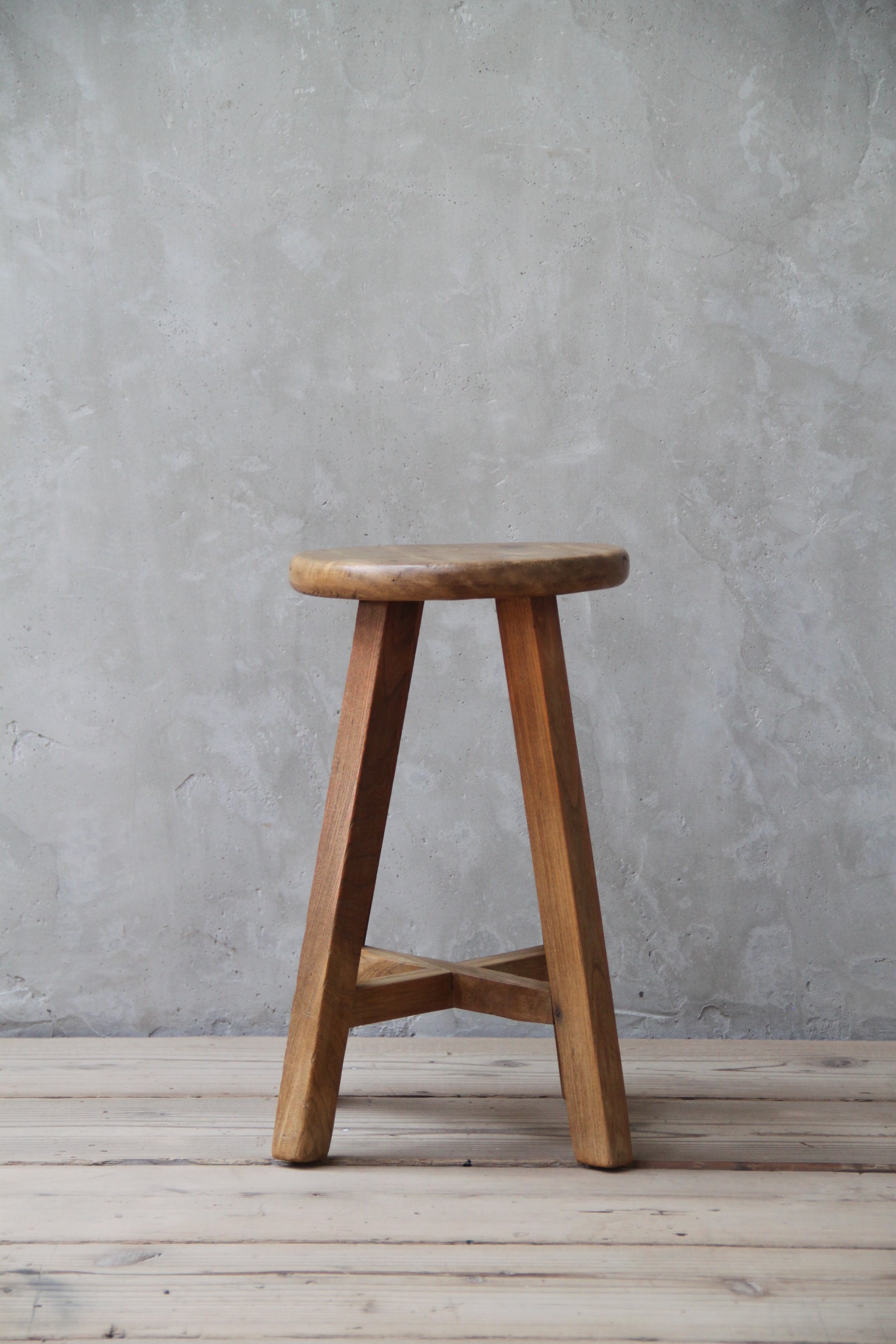 【送料無料】 しっかりとした作りのスツール 古家具/アンティーク/スツール/無垢/丸イス/椅子