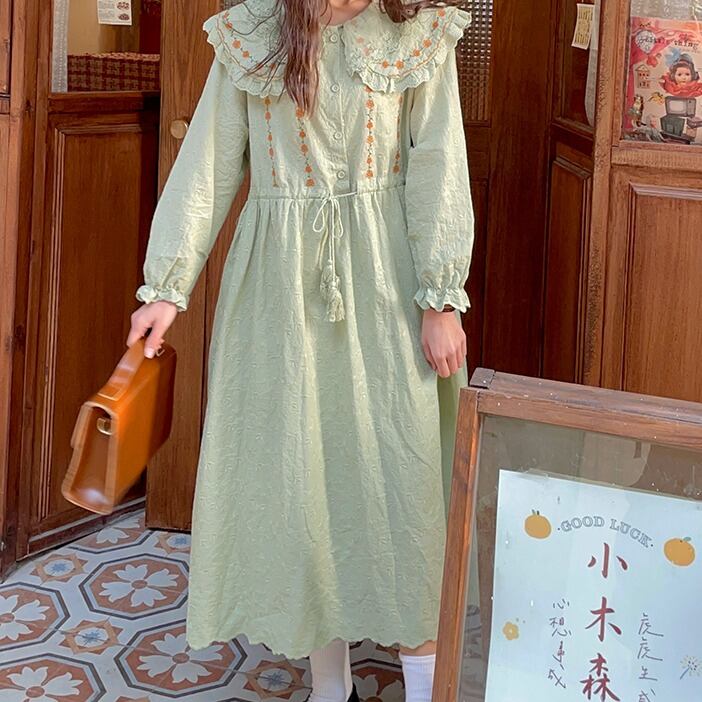 ペタルカラーのフラワー刺繍ワンピース 2230 Lehtia レフティア 淡色レトロなナチュラルスタイル ペタルカラーのフラワー刺繍ワンピース 2230 Lehtia レフティア 淡色レトロなナチュラルスタイル