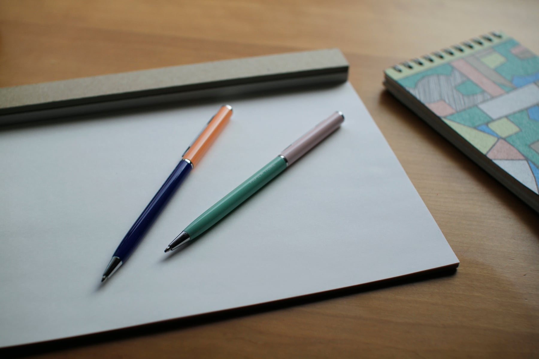 バイカラーのボールペン。 | プレイズストア オンライン。