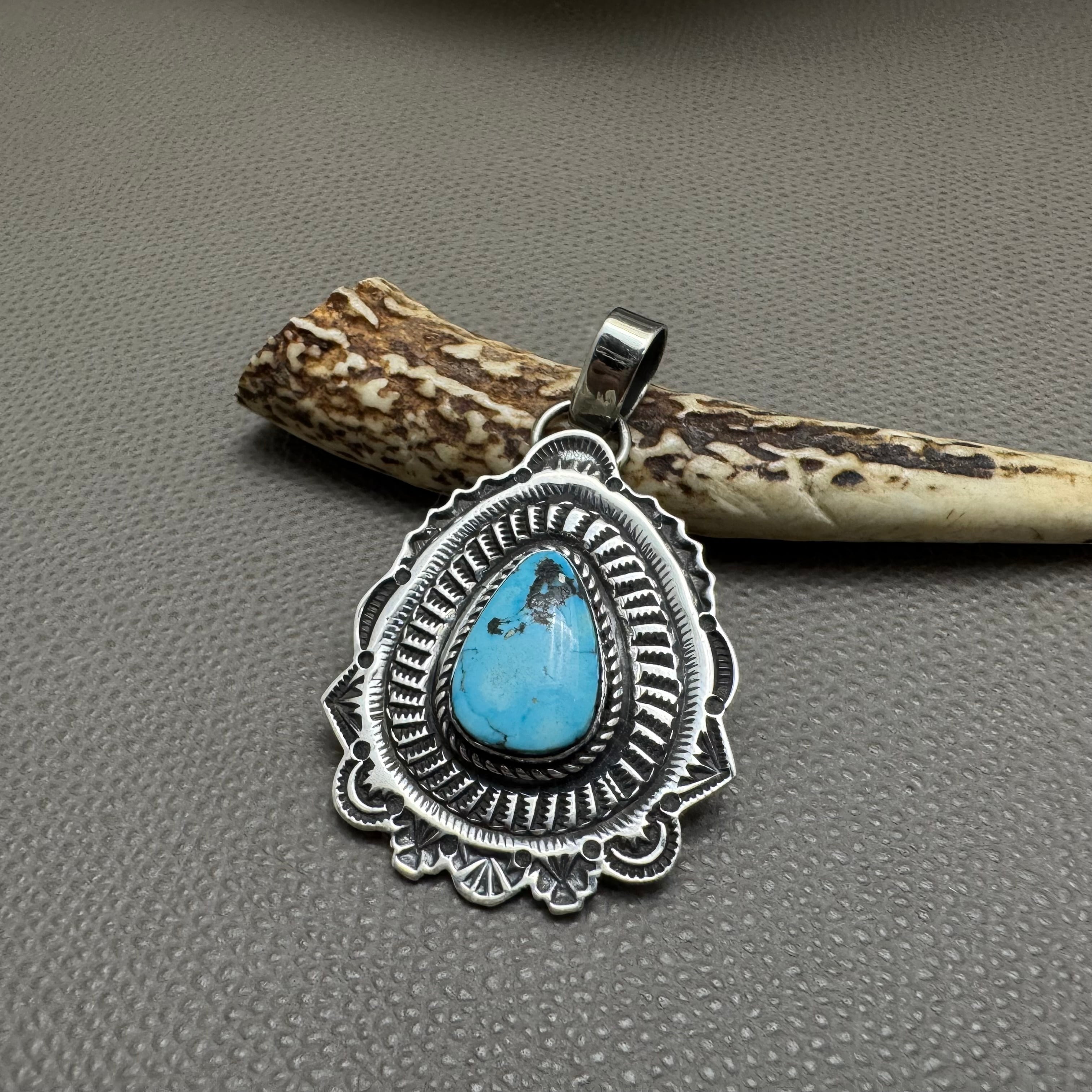 NAVAJO(ナバホ)族 Leonard Maloney作 キングマンターコイズトップ