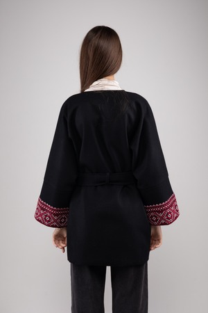 ウクライナ産プレミアムウール100%セミロングコート（黒）クロスステッチ　手刺繍