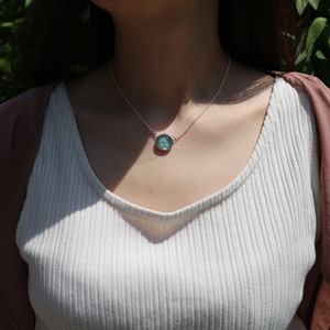 Reversible　gemstone　necklace
