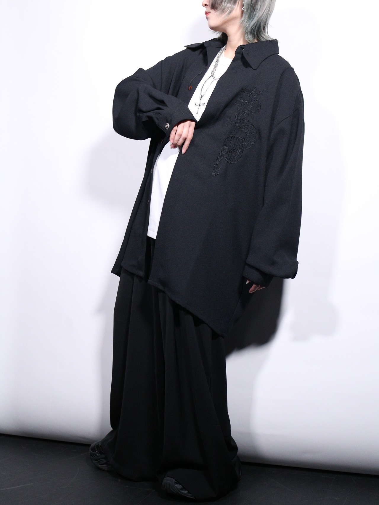 龍 embroidery oversize shirt - 3