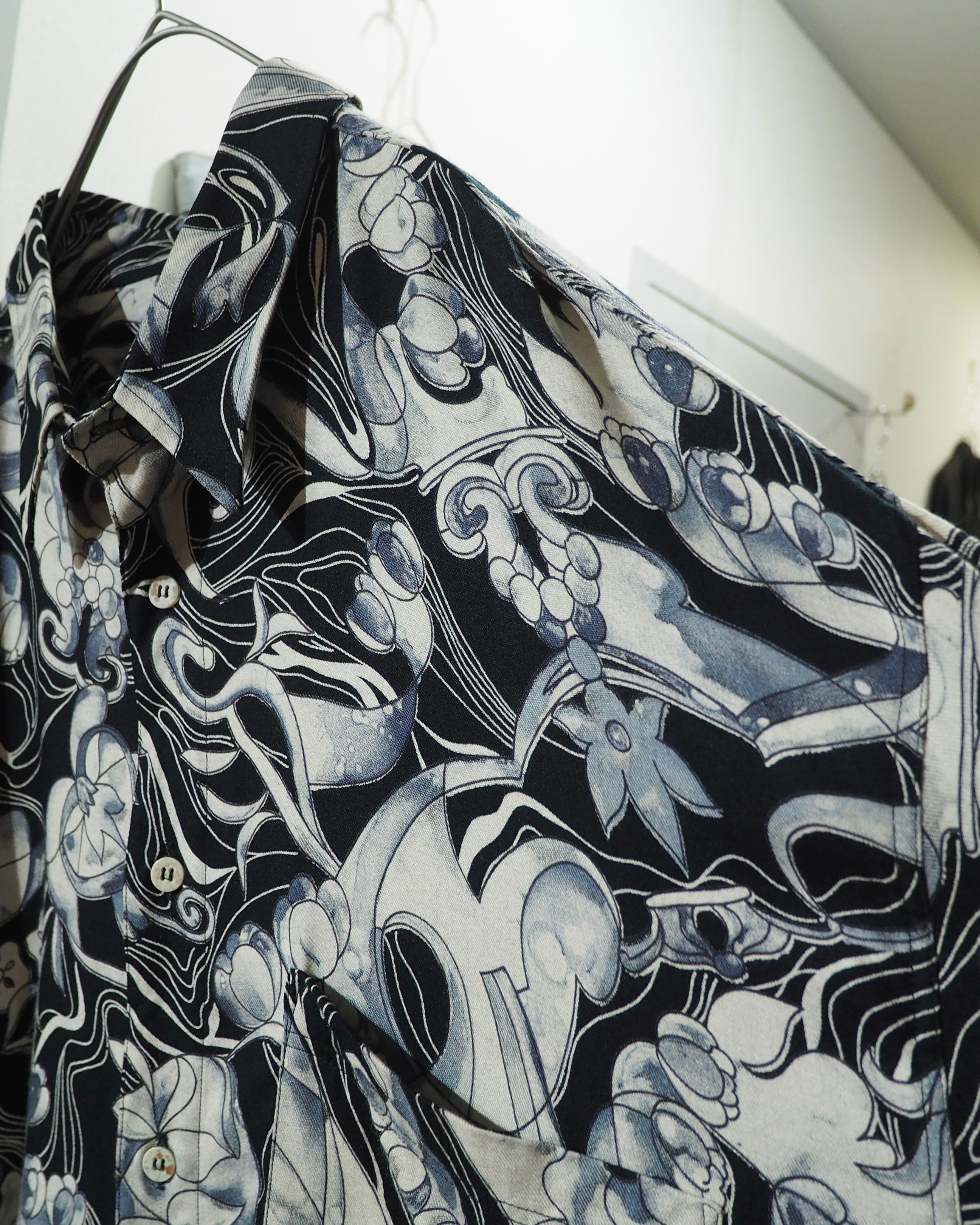 1990s " Made in Italy " Beautiful Monotone Flower All Over Pattern Vintage Loose Shirt