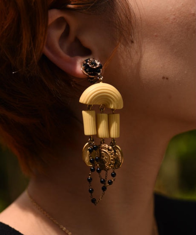 Dolce&Gabbana/ vintage bijou design earring.