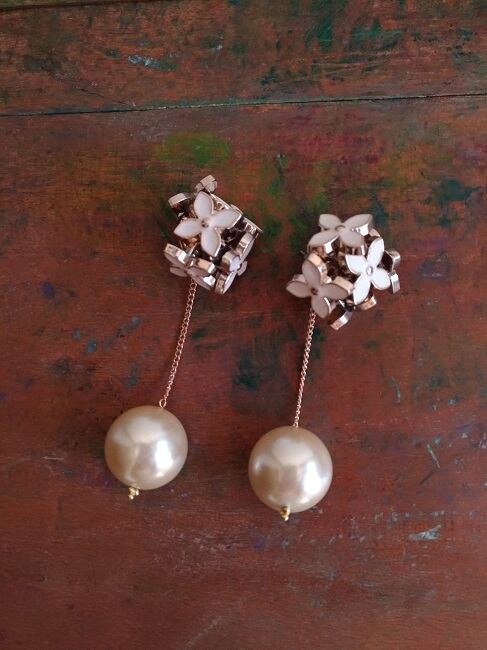 【雑誌tulle掲載商品】お花畑とパールの2WAYピアス