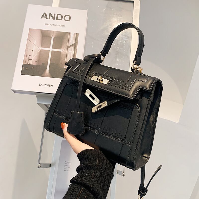 オータムウィンターレッド 秋物 冬物 スクウェア 手作りハンドバック33438144311