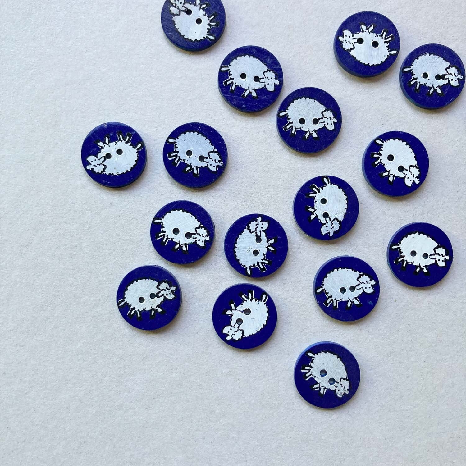 ココナツボタン ひつじ（18mm） | Dua-アクセサリーパーツショップ