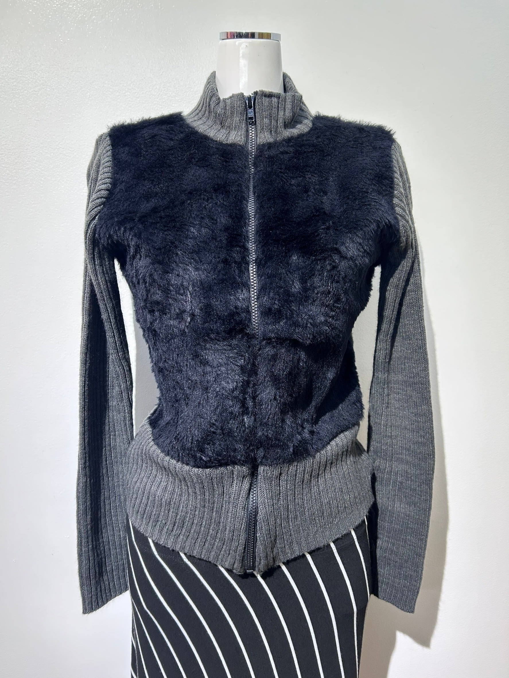 Remake zip-up tops