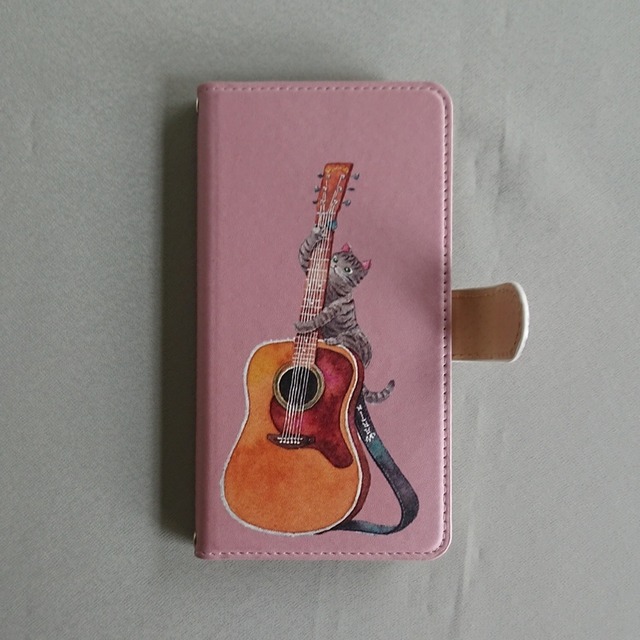 猫とギター くすみカラーがおしゃれ カラーバリエーション6色 ほぼ全機種カメラホール対応スマホケース 気になる Xperia Galaxy Iphone Atomic オリジナルイラストで製作 スマホケース エコバッグ レターセットetc