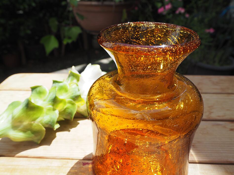 岩田藤七コハク色 花瓶 フラワーベース 硝子 色硝子 色ガラス ガラス