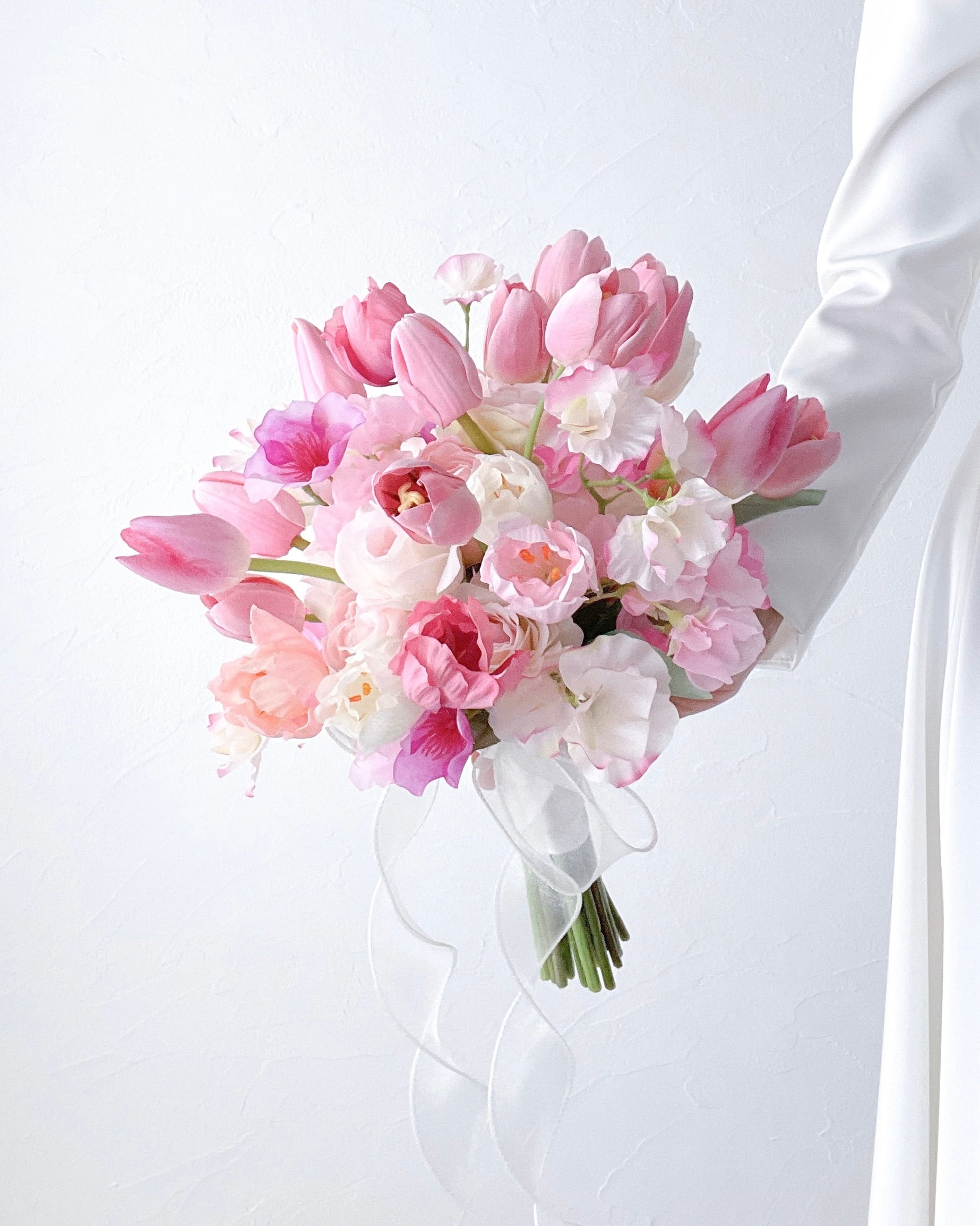 ペールピンク色のチューリップブーケ | ウェディングブーケ専門店