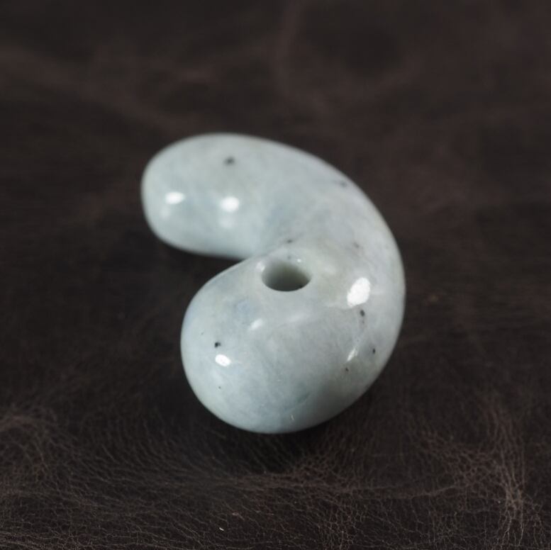 糸魚川翡翠 イトイガワアイト 糸魚川石入 青翡翠 勾玉 14.4g Jadeite