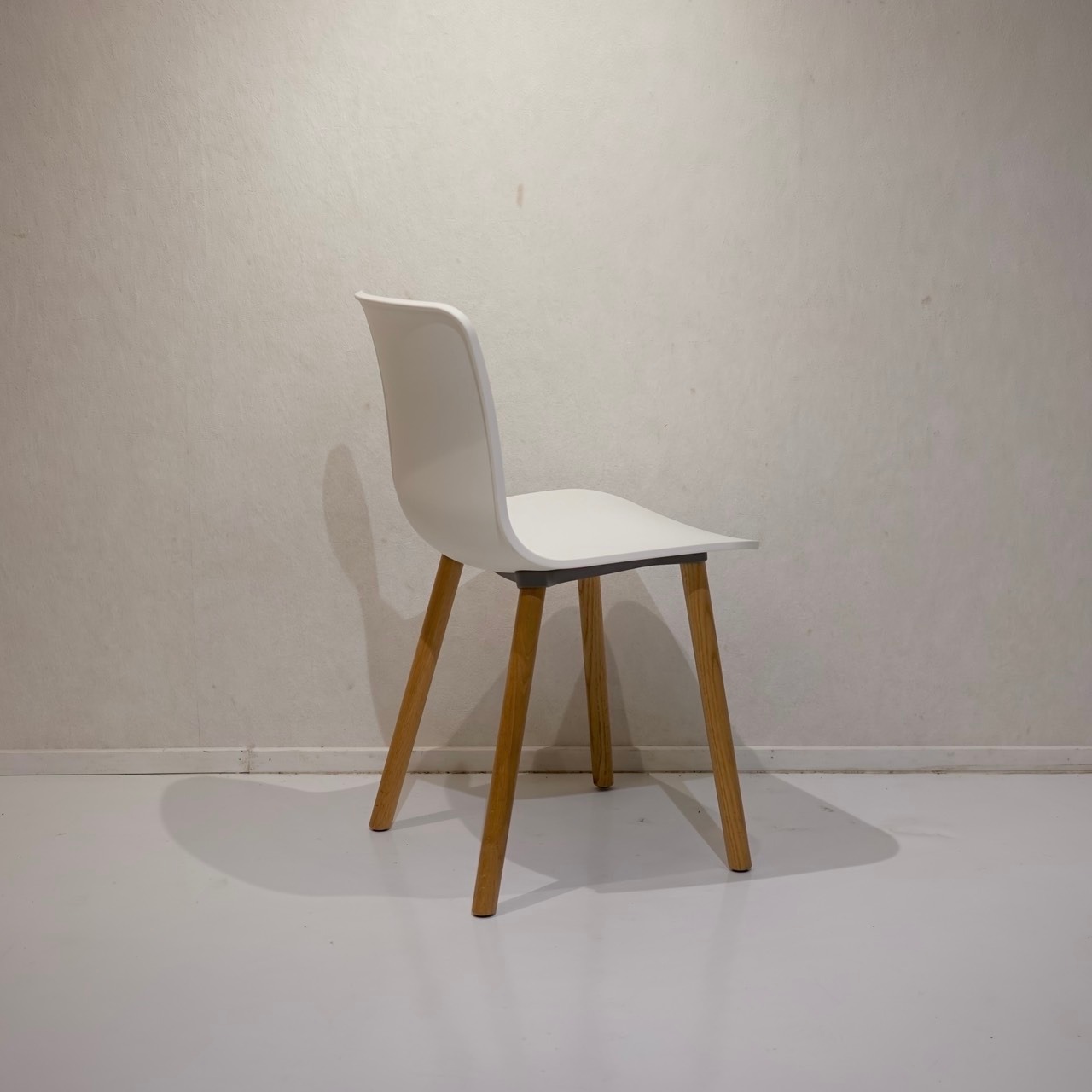 Vitra ヴィトラ HAL Wood ハルウッド ダイニングチェア 椅子 チェア プラスチックシェル オーク脚 北欧 モダン ナチュラル