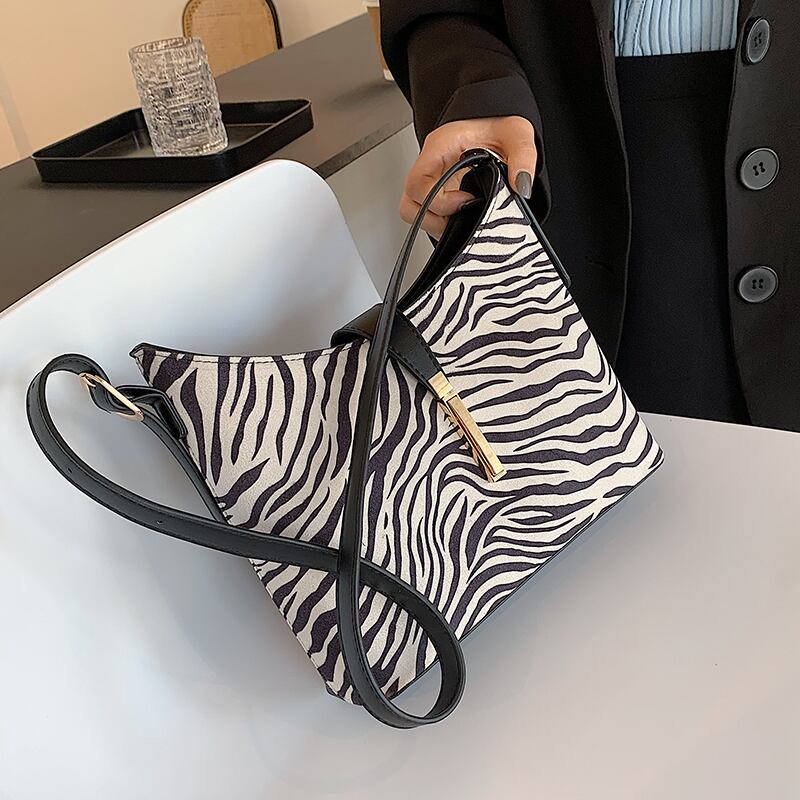 ネットセレブエインエアバッグ女性2020秋冬新流行ファッションオールマッチテクスチャーシングルショルダーメッセンジャー脇の下バケットバッグ Tiancai_Wing_Bag6075582413