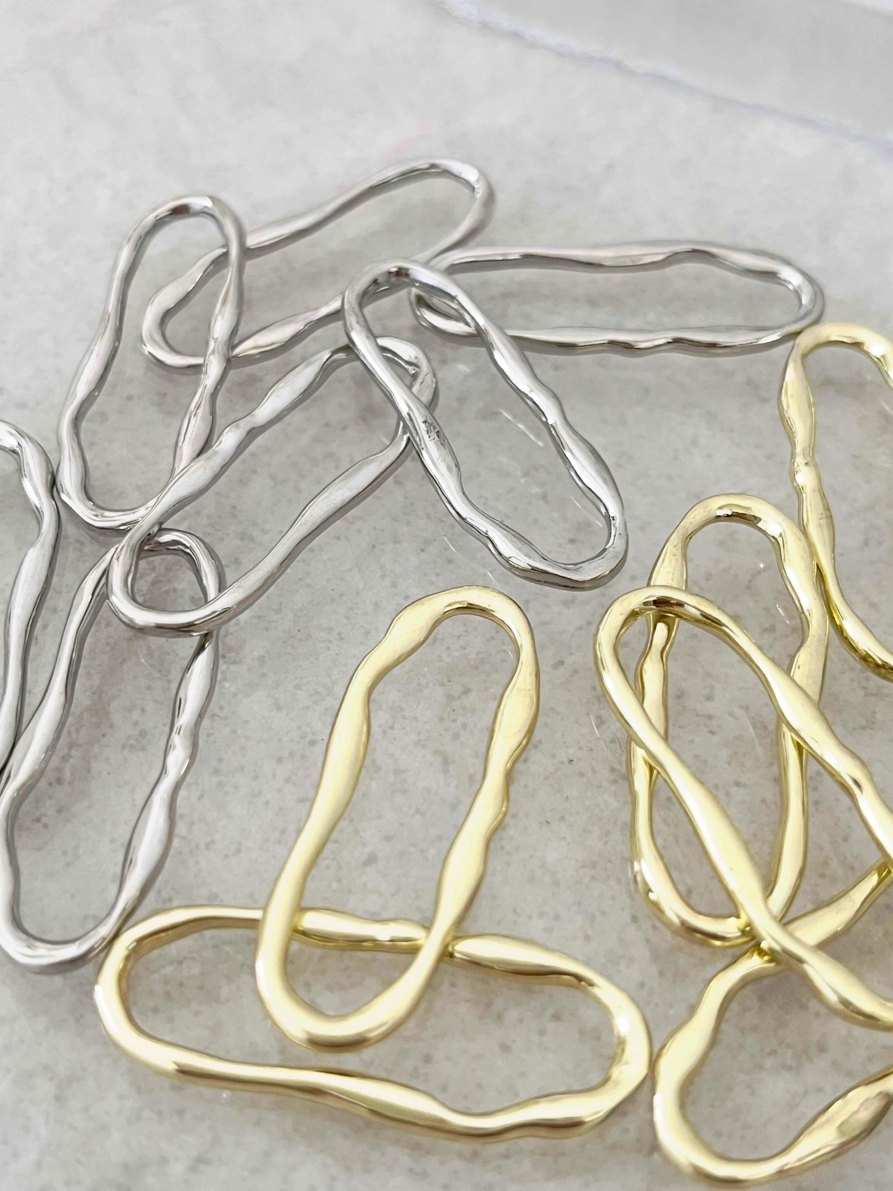 【4個】変形オーバルリングパーツチャームコネクター