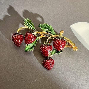 【予約商品】いちご ブローチ