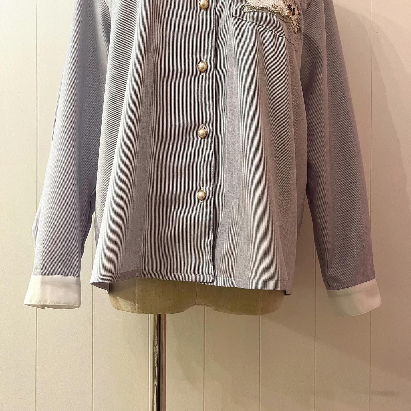 beads dogs pocket white collar shirt